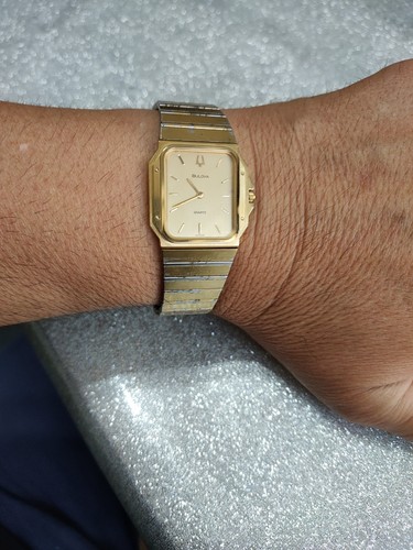 Bulova quartz watch - watch, vintage