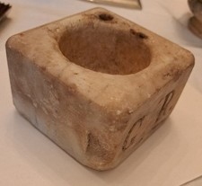 PEZZO DI MARMO RARO E  ANTICO DEL 1872 CON INIZIALI G.R. VEDI FOTO