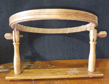 Antico telaio per ricamo in legno attrezzo oggetto del passato diametro 32,5 cm