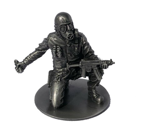 Pewter sas crw kneeling - pewter, figure