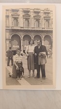 Milano Piazza Duomo tenda con scritta Motta foto animata con cane museruola 1952
