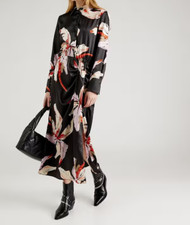 Abito nero a fantasia floreale