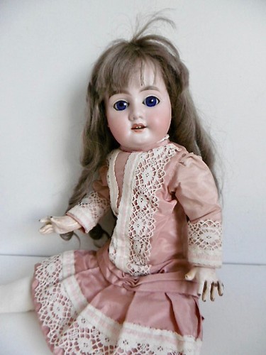 Jolie poupee ancienne - jolie,