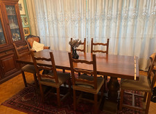 Tavolo frattino in noce 220 cm x 90 cm e con sedie alte e sedute in pelle 