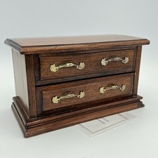 Mobile antico in miniatura