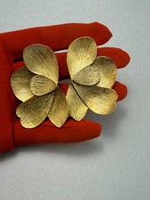Zara gold textured flower - textured,