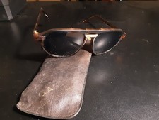 VECCHI OCCHIALI DA SOLE RIPORTANO LA SIGLA ITALIAN STYLE