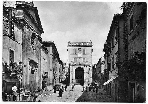Tuscania piazza - tuscania,
