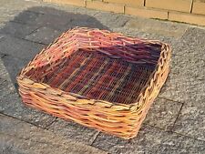 Cestino in vimini quadrato