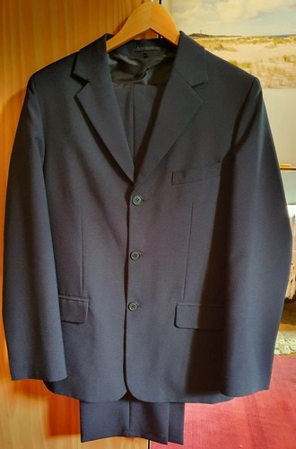 Completo blu scuro ragazzo