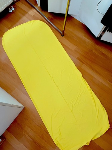 Fodera gialla per letto