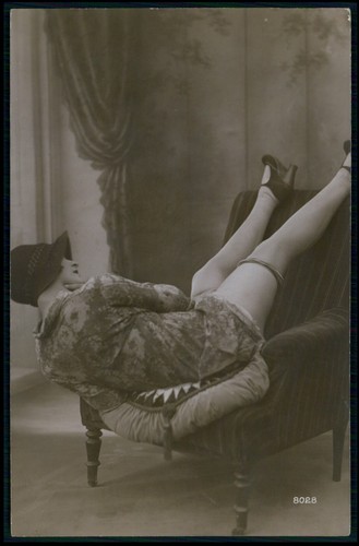 Gambe upskirt francese - in,