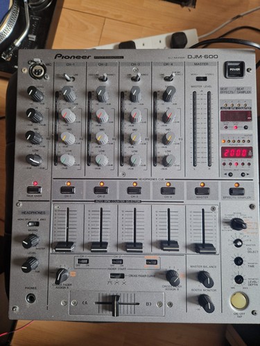 Pioneer djm 600 mixer 4 - dj, a