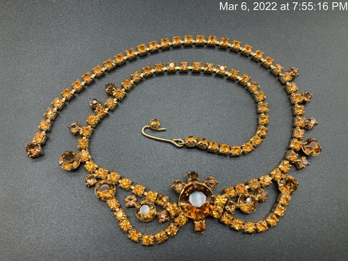 Collana bianca firmata - collana,