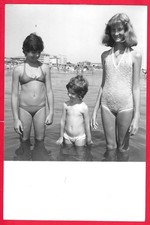 RAGAZZA - DONNA IN COSTUME AL MARE  - BAMBINI - FOTOGRAFIA