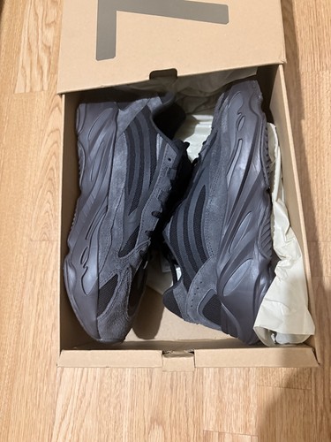 Adidas yeezy boost 700 - boost, v2