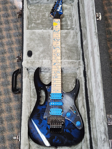 Chitarra elettrica firmata