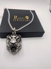 Collana con ciondolo testa di