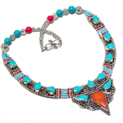 Collana con pietre preziose