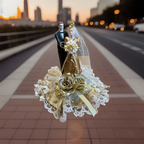 Statuina torta sposi oro