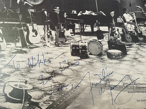 Queen jazz signed by - queen,