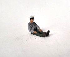 Artista #1363 - Uomo da sedere