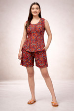 Outfit due pezzi presenta un