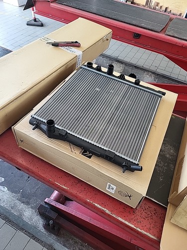 Radiatore motore originale - radiatore,