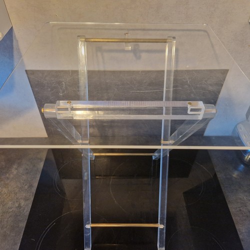 Table plexiglas laiton année - plexiglas,