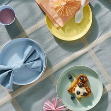 Piatto Ikea, colori misti