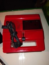 Mangiacassette lettore musicassette portatile rosso anni 60