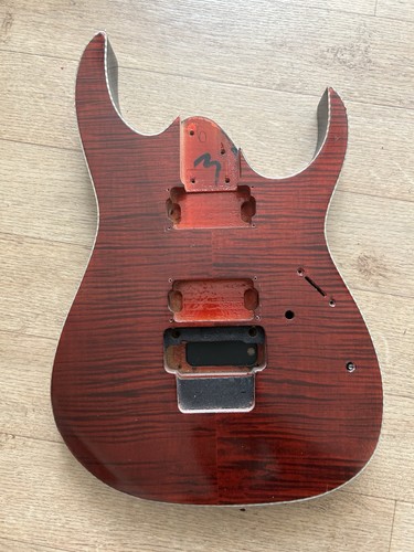 Ibanez strat corpo - rg,