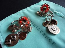 Reminiscence orecchini con pendagli in metallo e nastro color fucsia