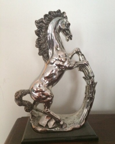 Scultura cavallo con - , massiccio