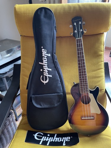 Ukulele tenore elettrificato