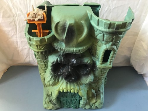 Vintage man motu - vintage, castle