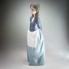 Nao Lladro Constance Figurine