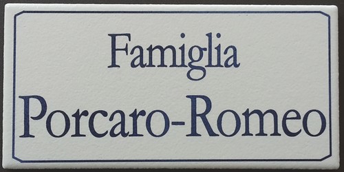 Targa nome incisa - , su