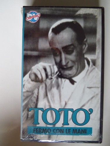 Totò fermo con mani - con, le