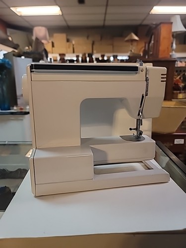 Vintage necchi model - model, 537l