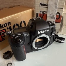 [COSÌ COM'È] Nikon F100 fotocamera reflex pellicola 35 mm corpo nero dal GIAPPONE