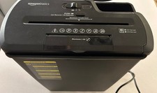 Amazon Basics Tritacarte da 8 fogli di carta taglio a strisce e CD/carte di credito nero