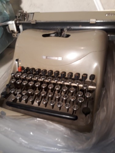 Macchina scrivere olivetti - scrivere,