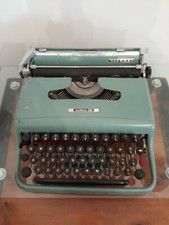  Macchina da scrivere Olivetti