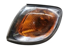 0381911 feu avant gauche