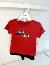 T-shirt e pantaloncini Nike