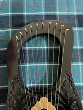 Lira nera scozzese arpa fiore