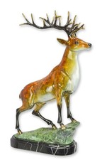 Una scultura in bronzo raffigurante un cervo replica design retrò decorazione