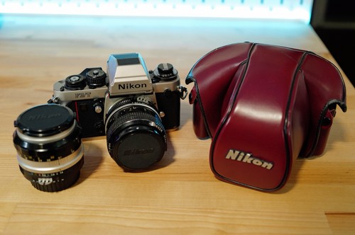 Nikon con custodia in - con,