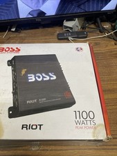 BOSS Audio Systems R1100M Riot